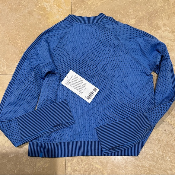 Lululemon 
REST LESS CROPPED HALF-ZIP
Grid Warp Blue Nile/Night Sea
Size 10 - Picture 5 of 6